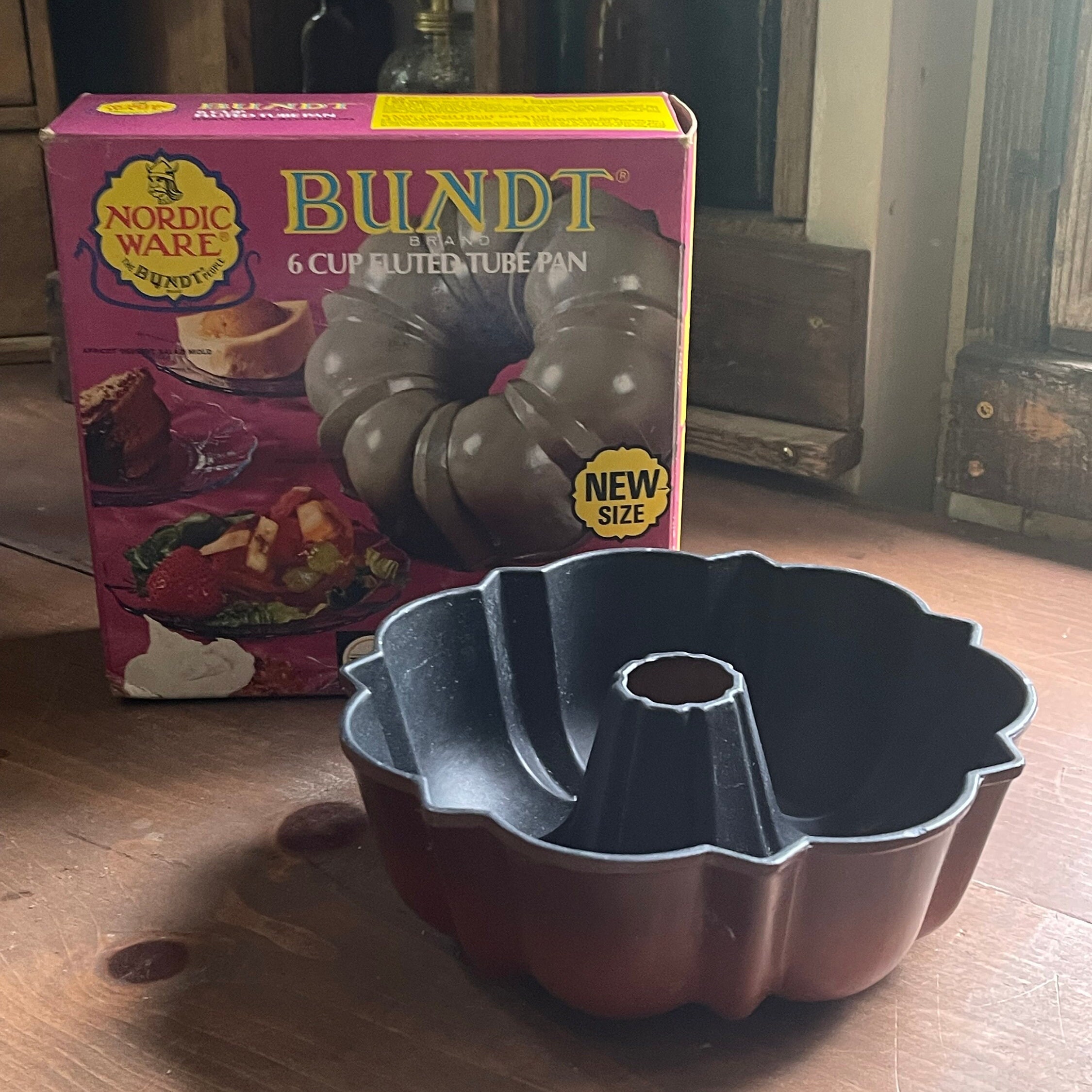 Nordic Ware Bundt Pan, 6 Cup - 8D x 3H