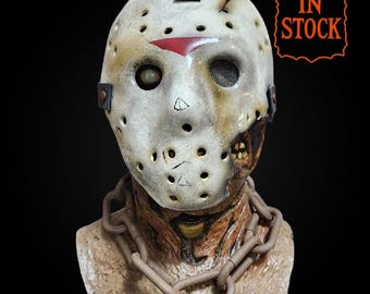 胸部と肋骨が露出したフルサイズのスーパーデラックス版ジェイソンの13