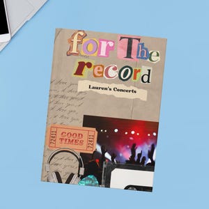 Può includere: Una copertina di libro rettangolare intitolata For The Record Lauren's Concerts con un design a collage che presenta lettere ritagliate multicolori, un biglietto Good Times in stile vintage, cuffie e una foto di un concerto.