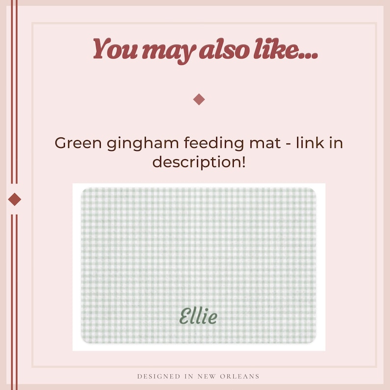 Puede incluir: Una alfombrilla de alimentaci&oacute;n de cuadros vichy verde claro y blanco con el nombre "Ellie" en cursiva. El texto "You may also like..." y "Green gingham feeding mat - link in description!" se muestran encima de la alfombrilla. Las palabras "DESIGNED IN NEW ORLEANS" est&aacute;n en la parte inferior.