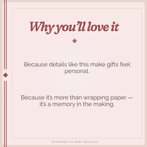 以下が含まれることがあります： 「Why you'll love it」と書かれた、バーガンディ色の文字が特徴の薄いピンク色のグラフィック。 下のテキストには「このような詳細がギフトを個人的なものにします。 包装紙以上のもの、それは思い出作りです。」と書かれています。