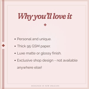 K&ouml;nnte beinhalten: Eine hellrosa Informationsgrafik mit dunkelrotem Text. Die &Uuml;berschrift lautet Why you'll love it. Die Aufz&auml;hlungspunkte lauten: Personal and unique, Thick 95 GSM paper, Luxe matte or glossy finish, Exclusive shop design - not available anywhere else!