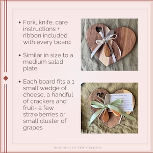 Pu&ograve; includere: Tagliere per formaggio in legno a forma di cuore con un coltello piccolo, legato con un nastro bianco. La tavola ha un ritaglio a forma di cuore ed &egrave; realizzata in due tonalit&agrave; di legno. Il testo "Designed in New Orleans" &egrave; in basso.