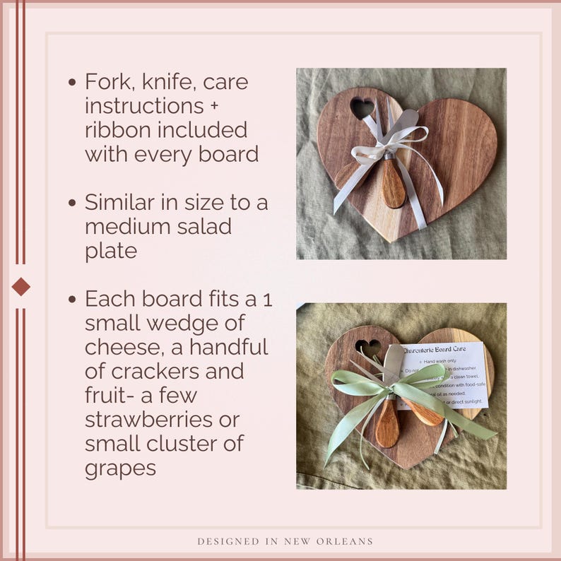 Pu&ograve; includere: Tagliere per formaggio in legno a forma di cuore con un coltello piccolo, legato con un nastro bianco. La tavola ha un ritaglio a forma di cuore ed &egrave; realizzata in due tonalit&agrave; di legno. Il testo "Designed in New Orleans" &egrave; in basso.