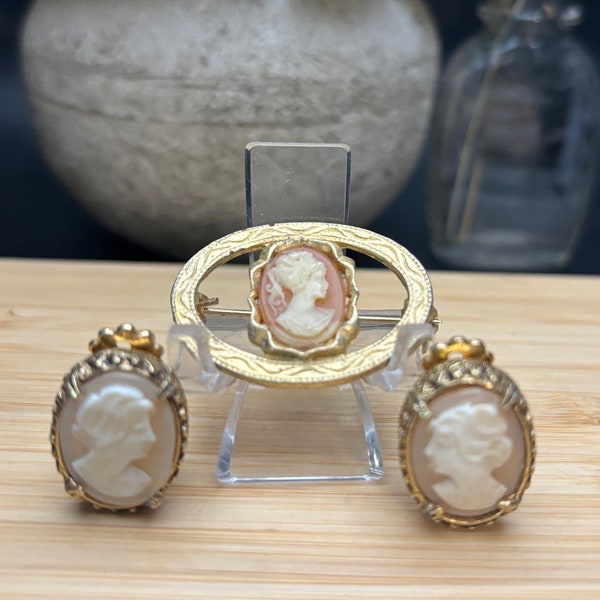 Cameo Vintage Clip on Earrings and Broach Set. Vintage Real Shell Cameo Clip on Earrings and Pin Set