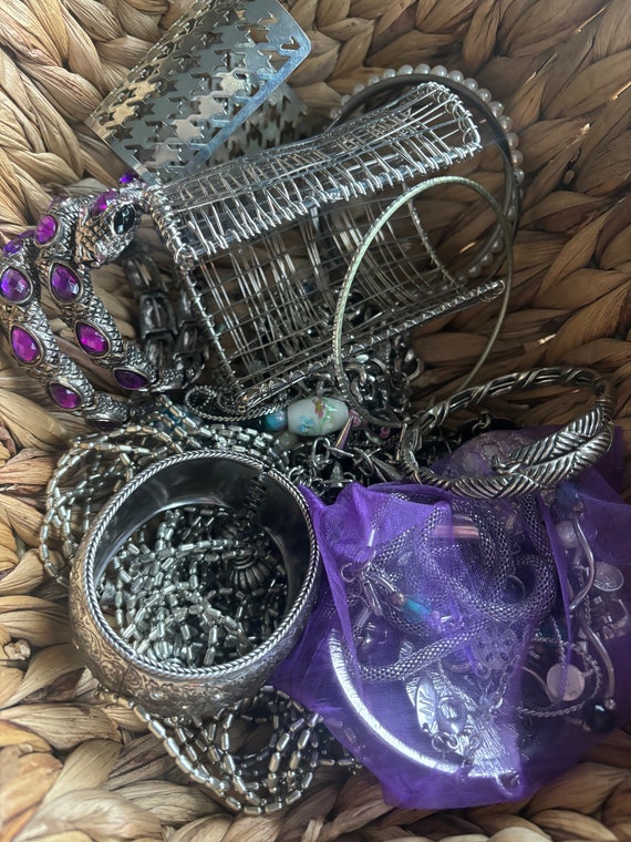 Vintage Jewlery Mystery Mix Lot of Bracelets, Nec… - image 2