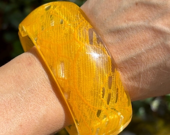 1980s Yellow Lace and Lucite Clamper Style Large Bangle
