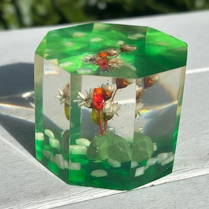 Vintage Lucite Flower Mini Paper Weight Made in Hong Kong