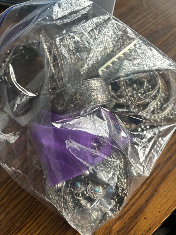 Vintage Jewlery Mystery Mix Lot of Bracelets, Nec… - image 4