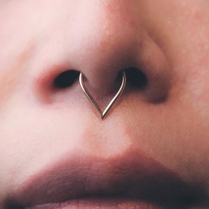 16G ASTM F136 Titan V-Form Septum Clicker / Scharnier Septum Ring / Septum Hoop Silber / Y2K Schmuck / Septum Piercing / Septum Hoop 1,2 * 8 / 10mm