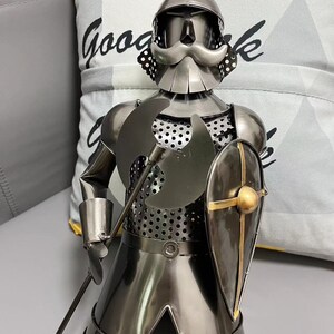 Handcrafted Wine Bottle Holder Retro Creative Metal Wine Rack for Countertop or Tabletop Home Bar Kitchen Décor Gift for Dad Knight's Armor