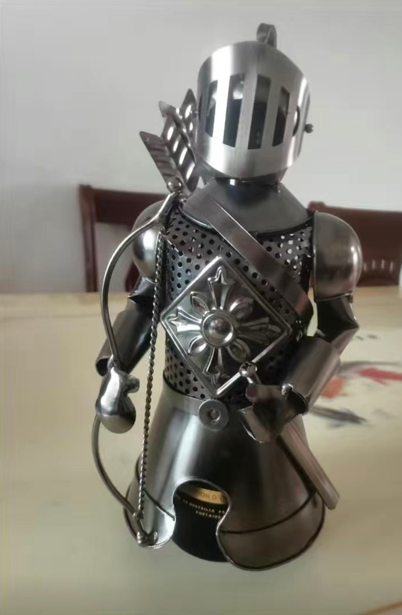 Handcrafted Wine Bottle Holder Retro Creative Metal Wine Rack for Countertop or Tabletop Home Bar Kitchen Décor Gift for Dad Knight's Armor