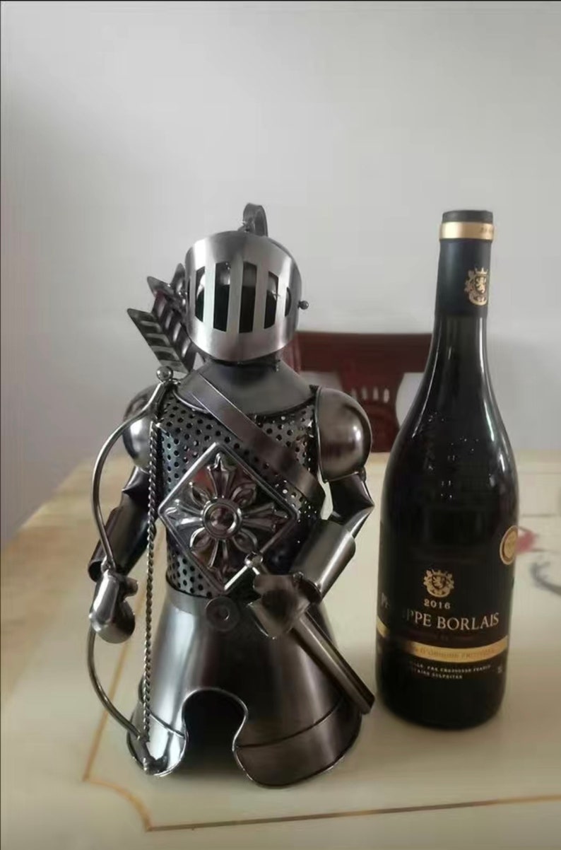 Handcrafted Wine Bottle Holder Retro Creative Metal Wine Rack for Countertop or Tabletop Home Bar Kitchen Décor Gift for Dad Knight's Armor