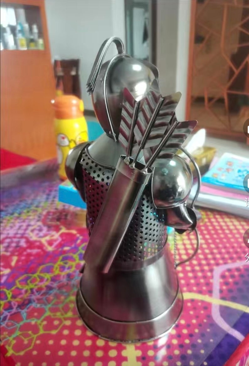 Handcrafted Wine Bottle Holder Retro Creative Metal Wine Rack for Countertop or Tabletop Home Bar Kitchen Décor Gift for Dad Knight's Armor