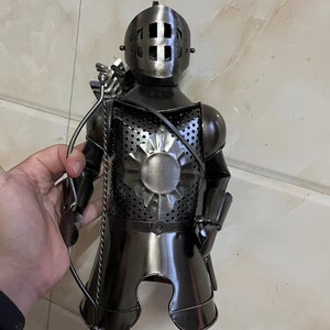 Handcrafted Wine Bottle Holder Retro Creative Metal Wine Rack for Countertop or Tabletop Home Bar Kitchen Décor Gift for Dad Knight's Armor