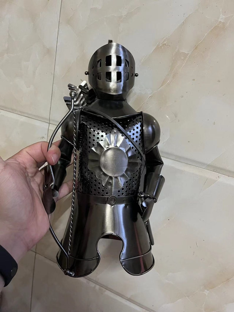 Handcrafted Wine Bottle Holder Retro Creative Metal Wine Rack for Countertop or Tabletop Home Bar Kitchen Décor Gift for Dad Knight's Armor