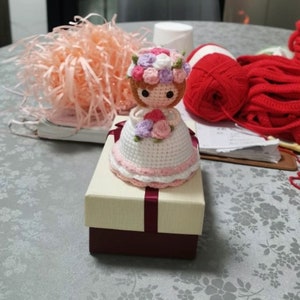 Personalized Crochet Reversible Bride Doll to a Bouquet, Novel Creative Gift for Weddings, Doll Collectors, Finished Product, Gift for Her.