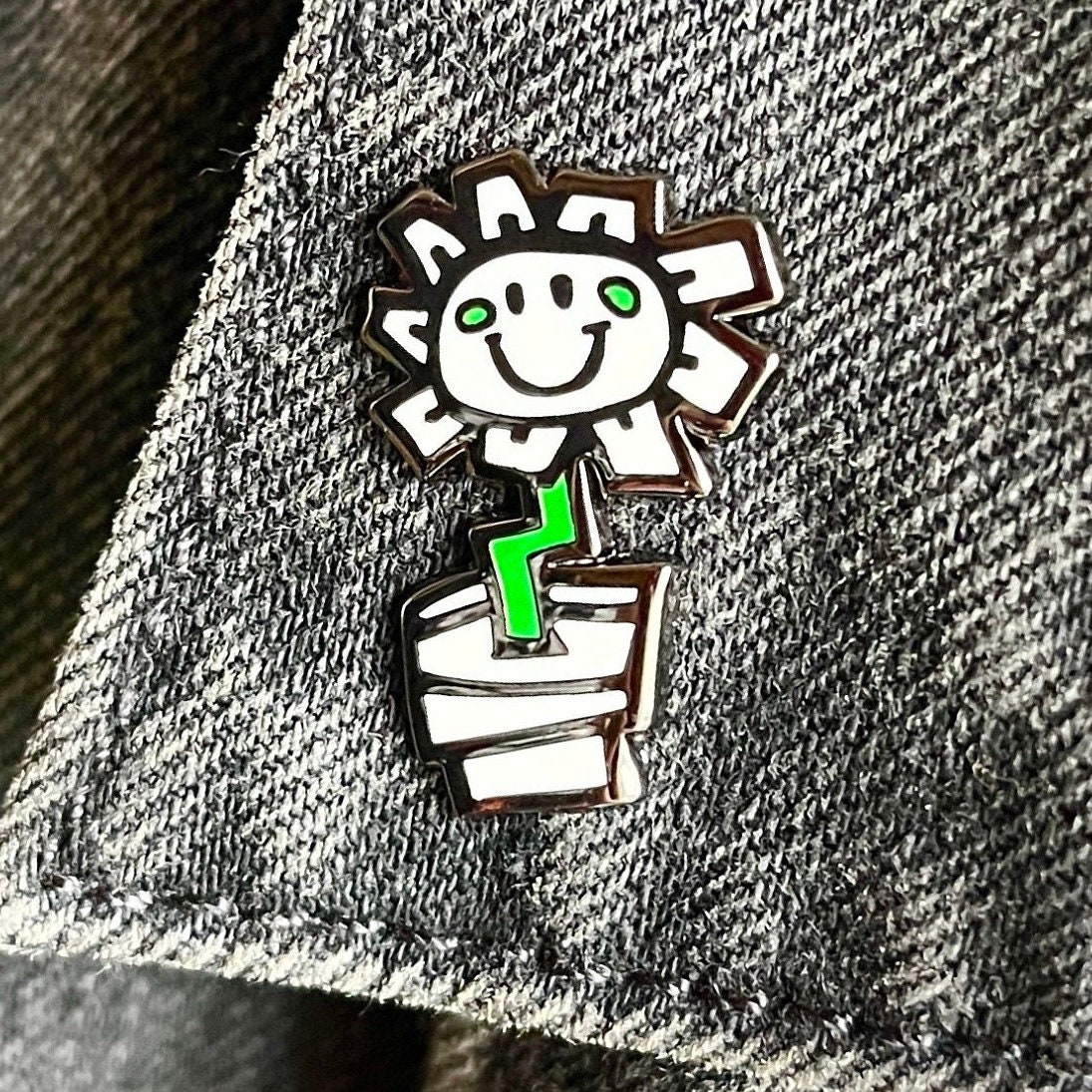 GD Kerplunk Flower Pin - Etsy