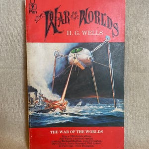 War of the Worlds // H. G. Wells // 1975 // Pan Books // Vintage Paperback