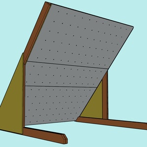 Könnte beinhalten: Ein Holzrahmen für eine Kletterwand mit einer grauen Kletterwandplatte. Der Rahmen ist aus braunem Holz und hat eine dreieckige Form. Die Kletterwandplatte ist am Rahmen befestigt und hat eine strukturierte Oberfläche.