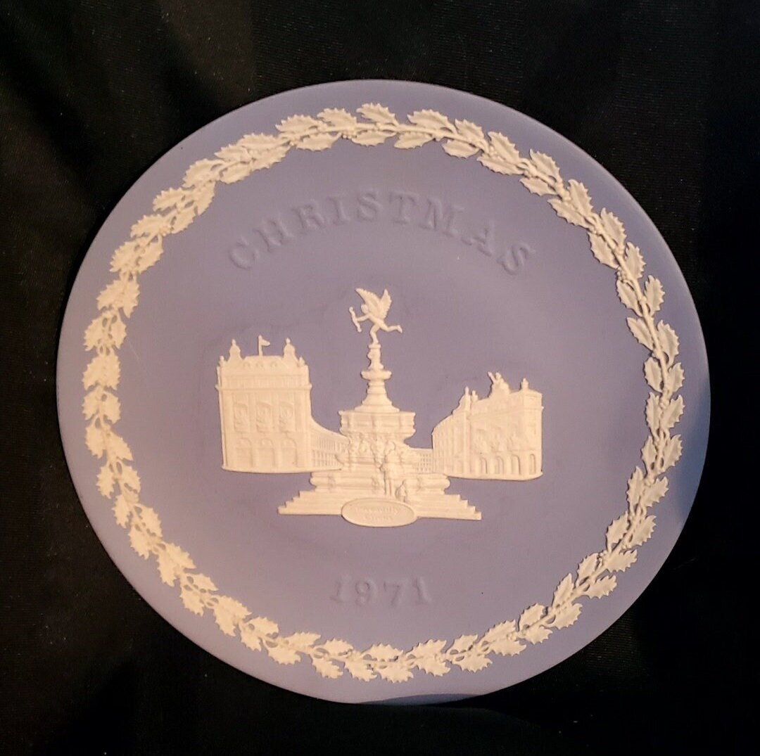 Wedgewood Jasperware Picadilly Circus Christmas Plate 1971 Blue White 8.5"