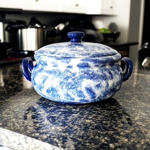 Blue White Speckled Ceramic Vintage Casserole, 80oz Casserole with Lid and Handles, Never Used, Cookware, Kitchen Gift, Vintage Kitchenware