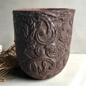 Påfågelskruka i keramik, liten blå kruka med dränering, glansigt fågelmotiv, 7,5 cm inomhuskruka