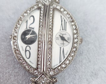 1990er Jahre Seltene Limited Edition Doppel Roller Zifferblatt Mineralkristalle, japanisches Uhrwerk Pavé Kristalle Gesicht und Kettenband, von XANADU