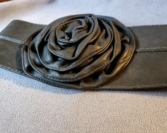 Vintage, newer used Hand-made unique gray leather, wide waist belt with large leather rose flower. Stretchable elastic back. Size M/L