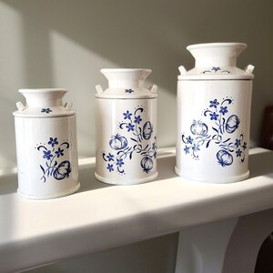 Vintage Keramik Vorratsdosen Set: Handbemaltes Blaues Blumen Küchen Dekor