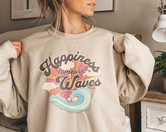 Happiness Comes in Waves Sweatshirt Summer Beach Vibes Sweater Trendy Oversized Ocean Surf Crewneck Aesthetic Cruise Holiday Shirt Women