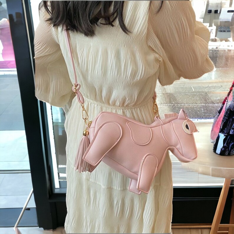 Sac pour femme drôle à la mode et mignon dessin animé 3D sac poney créatif sac à bandoulière tendance avec gland image 10
