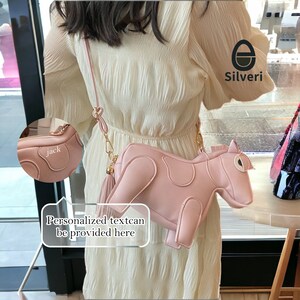 Sac pour femme drôle à la mode et mignon dessin animé 3D sac poney créatif sac à bandoulière tendance avec gland image 3