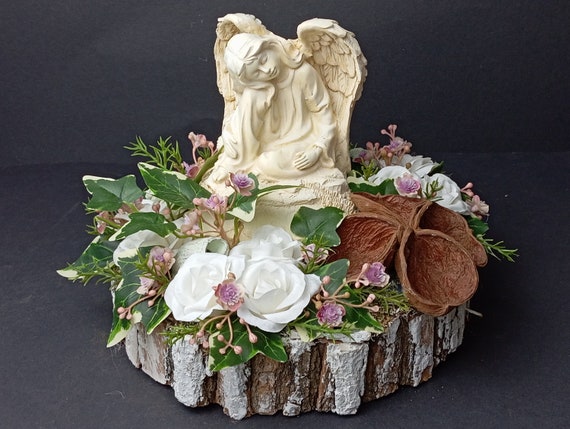 künstliche blumen für torte Torte mit frischen Blumen und Schokokugeln main image 0