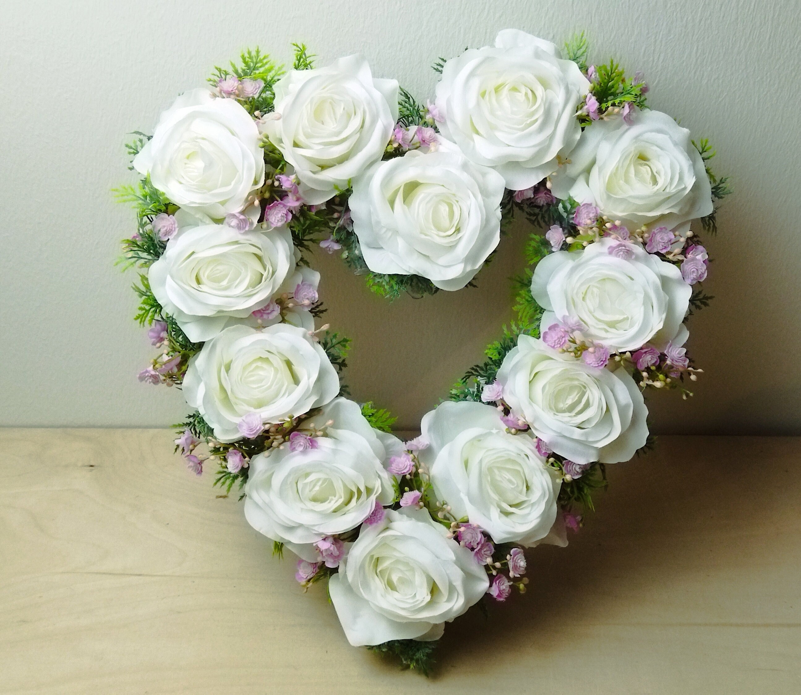 Décoration Funéraire Cœur Avec Rose Et Lanterne LED - Souvenir Pour Cimetière Ou Domicile