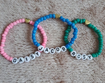 Pulsera con nombre personalizado, cualquier nombre, palabra o números. Fiesta nupcial, despedida de soltera, 49 colores a elegir.