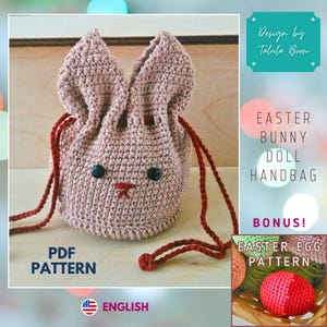 Puede incluir: Patrón de bolso de mano de muñeca de conejito de Pascua de crochet en formato PDF. El bolso de mano es rosa con cordones de ajuste rojos y ojos de botón negros. El patrón también incluye un patrón de huevo de Pascua adicional.