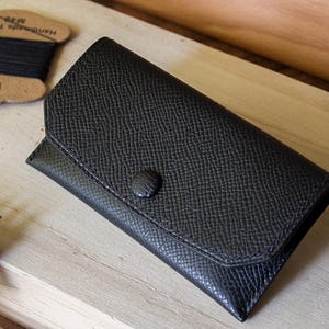 Schwarzer Epsom & Chèvre Leder Kartenhalter, minimale Geldbörse, Luxus Geldbörse, handgefertigt, auf Bestellung gemacht