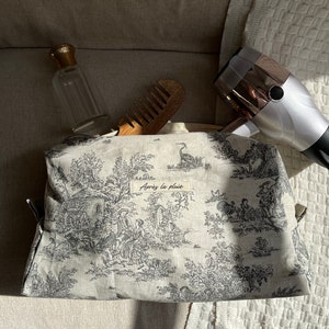 Trousse de toilette en toile de Jouy Maxi format Grande contenance 2 tailles 4 coloris image 10