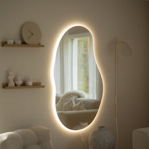 Asymmetrische led-badkamerspiegel: wolkendesign, modern decor