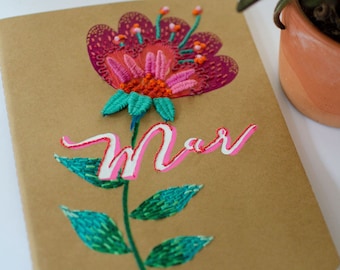 Carnet MOLESKINE brodé à la main avec fleur, Journal personnalisé, Carnet floral peint Posca, Cadeau personnalisé fait à la main, Art d’anniversaire