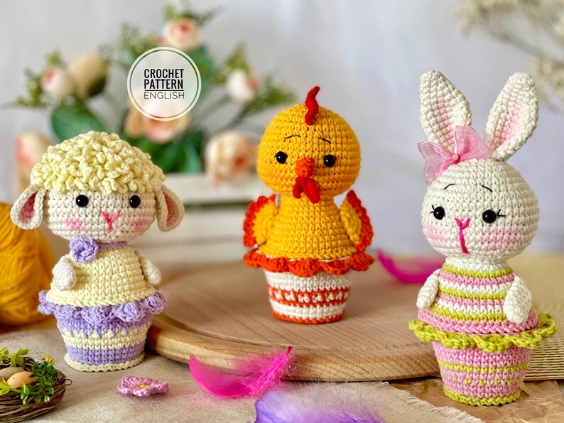 Here is a lovely crochet pattern for creating adorable Easter egg holders in the shape of rabbits, chicks, and sheep. This delightful project is simple to follow and perfect for adding a touch of spring decor to your Easter table.