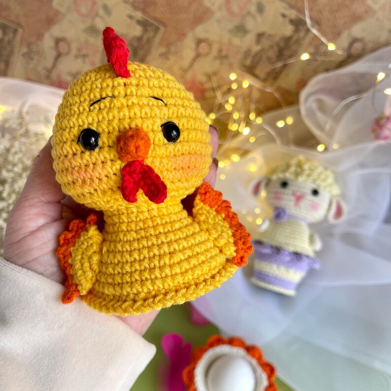 Here is a lovely crochet pattern for creating adorable Easter egg holders in the shape of rabbits, chicks, and sheep. This delightful project is simple to follow and perfect for adding a touch of spring decor to your Easter table.