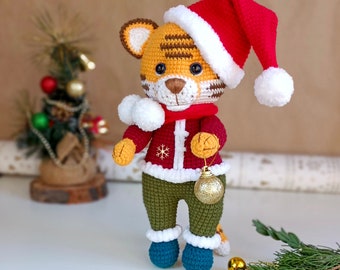 Patrón de crochet navideño Tigre amigurumi. Patrón de animales en crochet. Tutorial de bricolaje. PDF en inglés