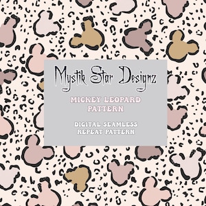 Könnte beinhalten: Ein nahtloses digitales Muster mit Mickey-Maus-Köpfen in Rosa, Braun und Beige auf einem hellrosa Hintergrund mit schwarzen Leopardenflecken. Der Text "Mystik Star Designz" ist in schwarzer Schreibschrift. Die Texte "Mickey Leopard Pattern" und "Digital Seamless Repeat Pattern" sind in schwarzer serifenloser Schrift.