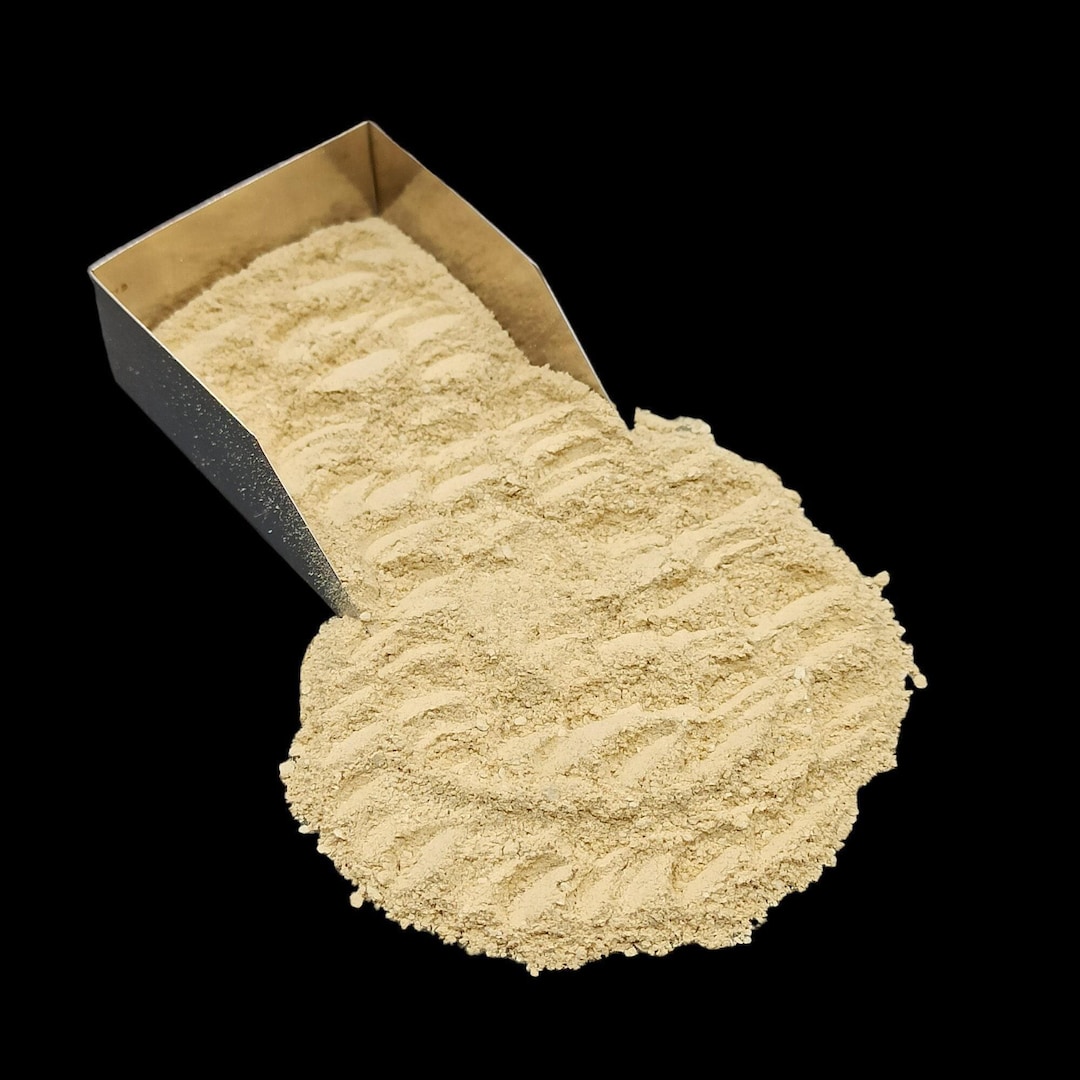 Natural Bentonite Clay & Multani Mitti Powder: Hand-crushed