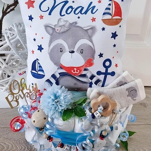 Windeltorte Waschbär Name Junge - Kuschelkissen Maritim - Geschenk, Baby, Geburt + Gratis Grußkarte
