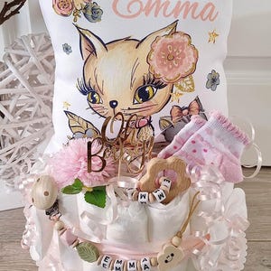 Windeltorte mit Name Mädchen - Kuschelkissen Katze -  Geschenk, Baby, Geburt + Gratis Grußkarte