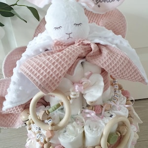 Windeltorte mit Name - Mädchen - Schnuffeltuch Kuscheltier Hase - Babygeschenk, Geburt + Gratis Grußkarte