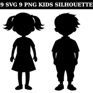 Op de afbeelding: Zwarte silhouetten van een meisje met staartjes en een jurk, en een jongen in een shirt met korte mouwen en een broek. De tekst bovenaan luidt "9 SVG 9 PNG KIDS SILHOUETTE". De figuren staan en kijken naar voren.